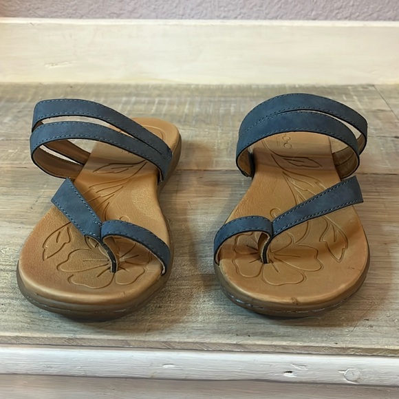 Cool BOC Blue Leather Big Toe Slip on Flat Sandals Sz 6M - Picture 2 of 9